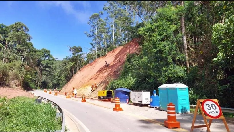 DNIT LIBERA TRÁFEGO EM MEIA PISTA NA BR 459 EM PIQUETE Rádio Itajubá FM